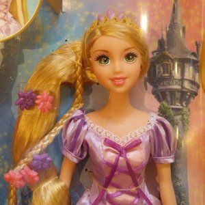 NIB 2010 Tangled Rapunzel Grow & Style Doll